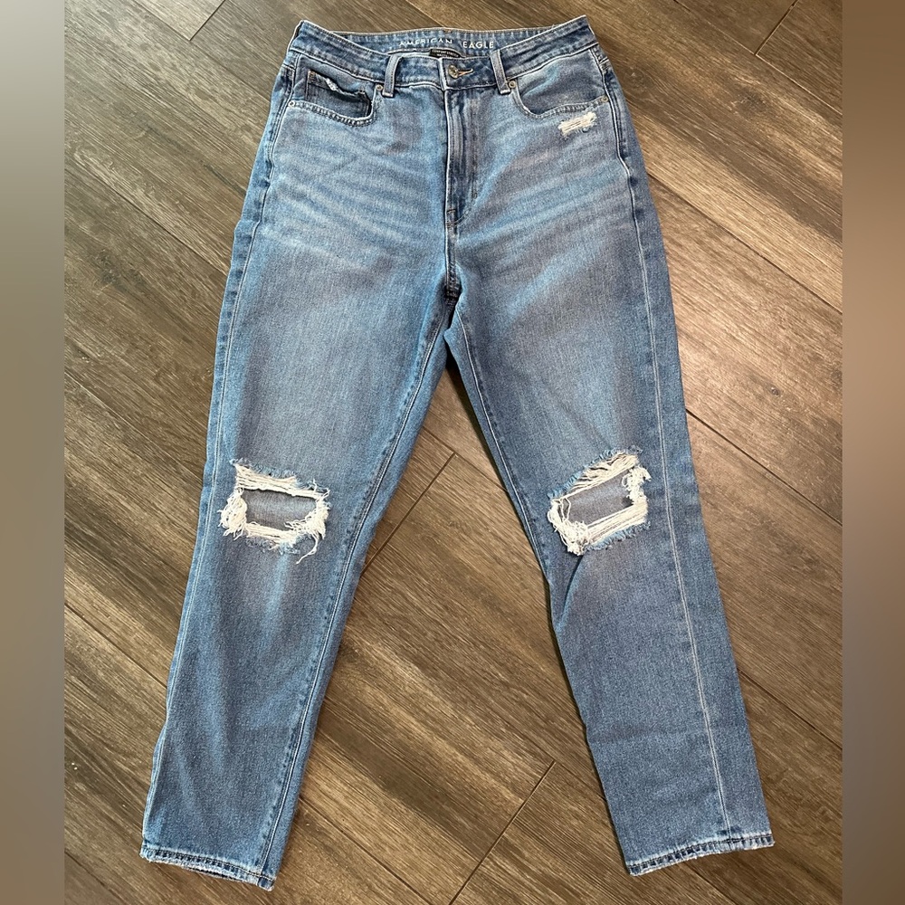 AMERICAN EAGLE cropped distressed Women's Jeans